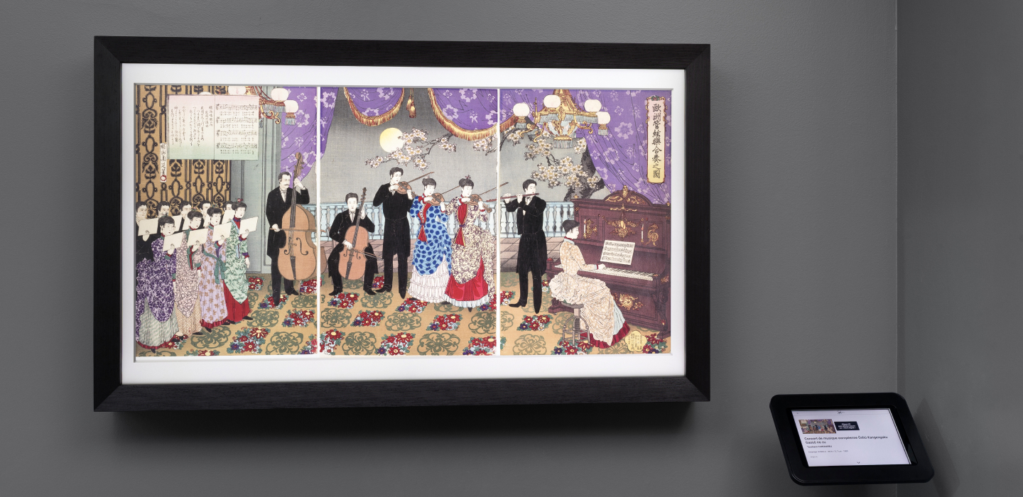 Artify - Tableau d'art connecté présentant le concert de musique europénne de Toyohara Chikanobu avec tablette