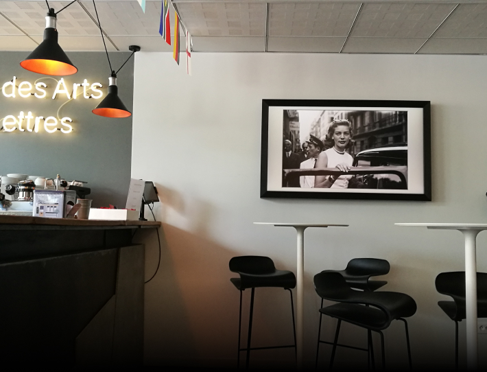 Artify - Tableau d'art connecté au Café des Arts & Lettres du Groupe Audiens